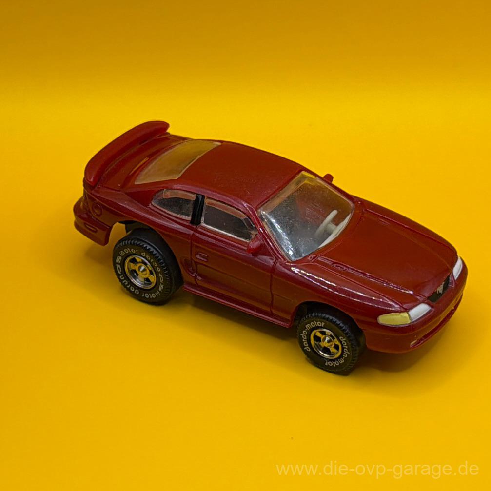 Darda Ford Mustang rot lose
